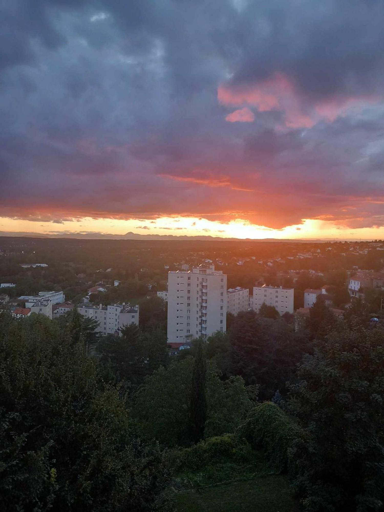 Apartament Vintage ,La Capsule Temporelle Wifi Draps Parking Publique Gratuit Thiers Zewnętrze zdjęcie